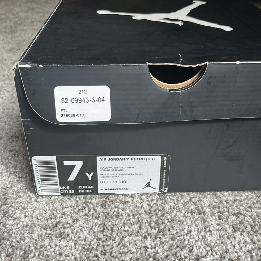 Air Jordan 11 Retro (GS) - Picture 6 of 7